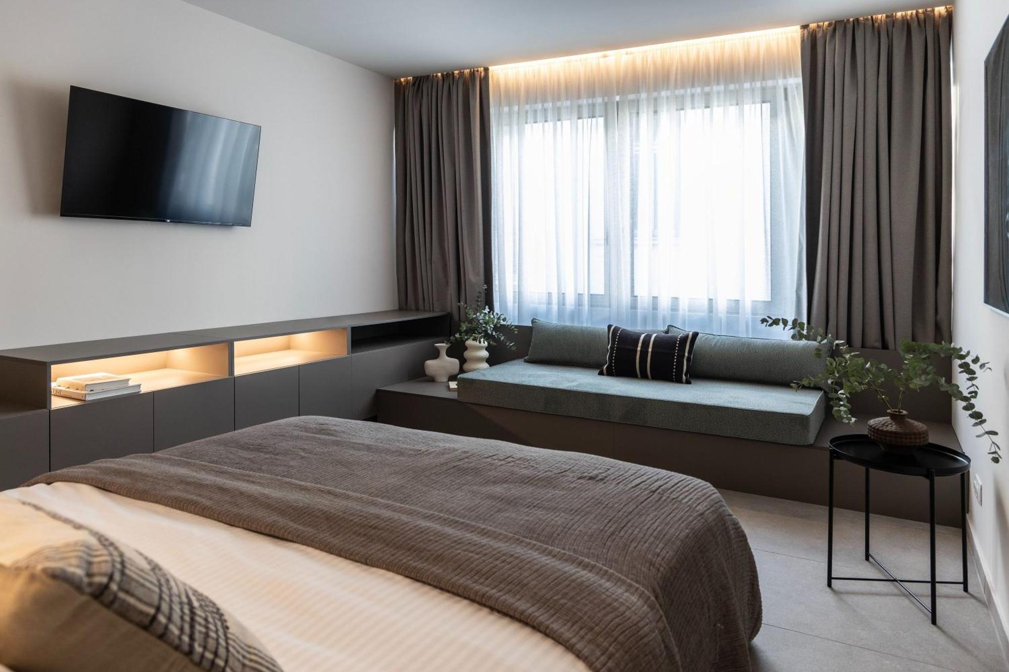 Celestial Athens Suites At Praxitelous Екстериор снимка
